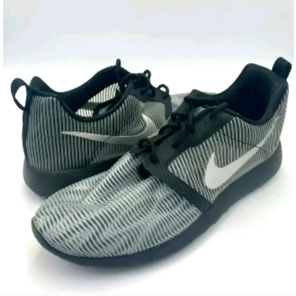 NIKE ROSHE ONE FLIGHT WEIGHT 5.5Y womens sz 7 Running Shoes Black silver vented